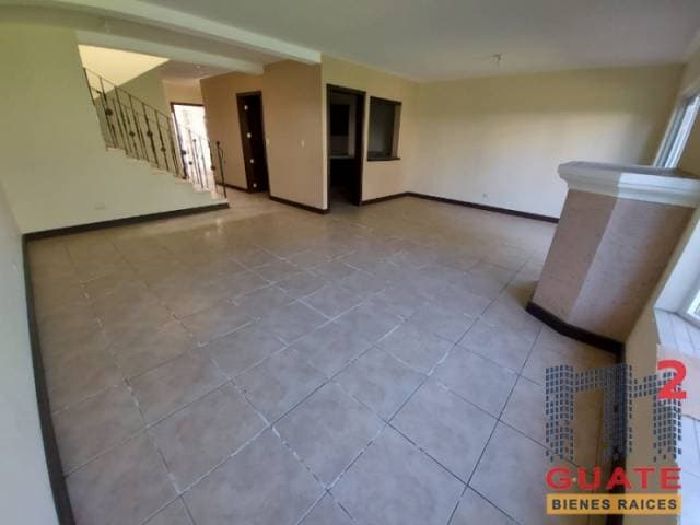 Casa de 242.36 m2 de construcción, en Venta Fraijanes — foto 2