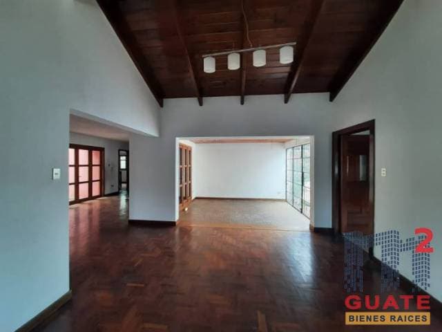 Casa de 302 m2 de construcción, en Renta, Zona 15 — foto 4