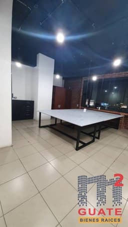 Oficina de 49 m2 de construcción, en Renta Zona 11