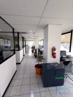 Oficina en renta en zona 4 Totalmente tabicada y lista para usar