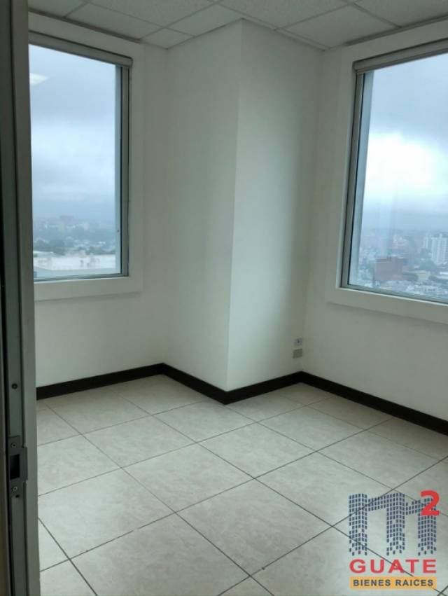 Oficina de 87.88 m2 de construcción en Renta, Zona 10 — foto 2