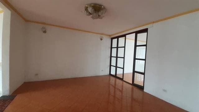CASA EN VENTA SAN CRISTÓBAL EN COLONA SOBRE BULEVAR — foto 3