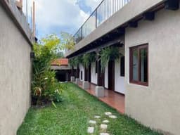 SE VENDE HERMOSA CASA RESIDENCIAL A UNOS MINUTOS DE ANTIGUA GUATEMALA