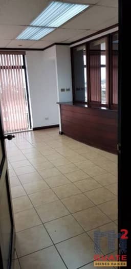 Oficina de 87.5 m2 de construcción en Renta, Zona 09