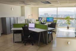 Renta oficina amueblada y equipada en Zona 10