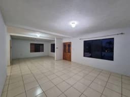 CASA EN VENTA DENTRO DE COLONIA PINARES, SAN CRISTÓBAL
