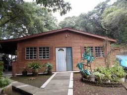 Casa con Potencial para uso Comercial en Venta Mixco