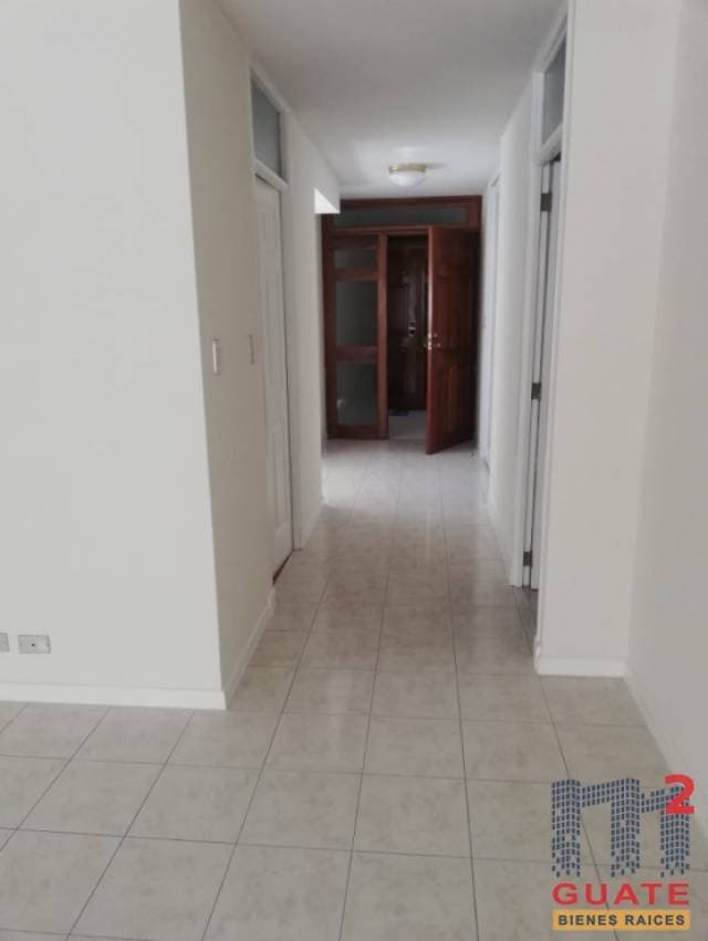 Apartamento de 92 m2 de construcción en Renta, Zona 10 — foto 2