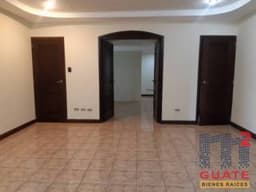 Local de 77.49 m2 de construcción en Renta o venta , Zona 14