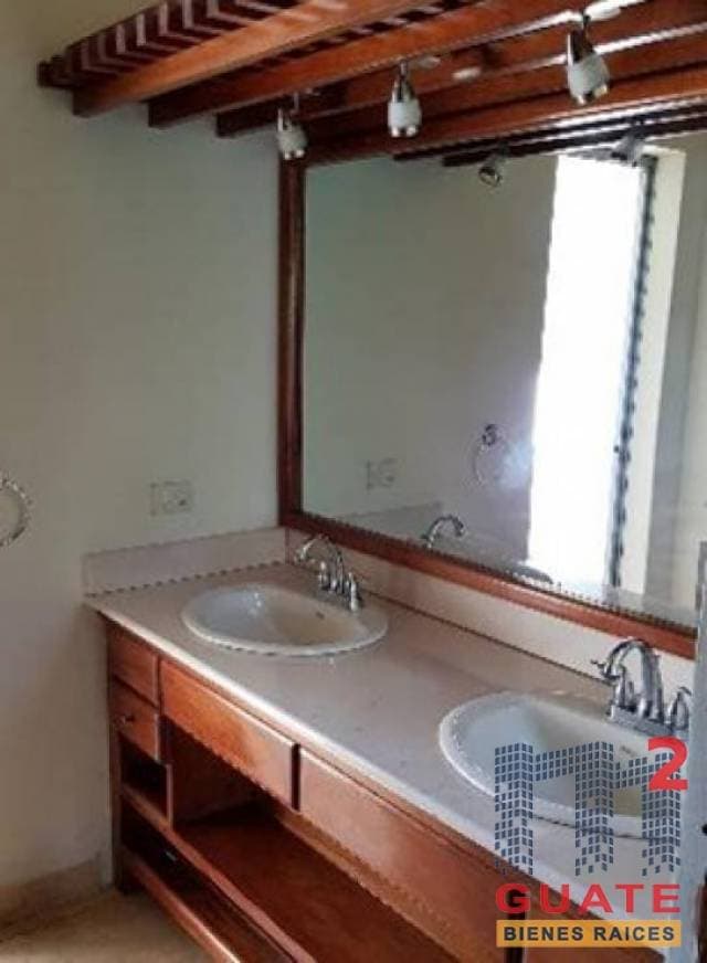 Casa de 500 m2 de construcción Renta, Zona 14 — foto 9