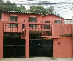 VENDO HERMOSA CASA IDEAL CLINICAS, OFICINAS, CASA DE HUESPEDES