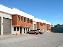 Alquilo Bodega y Showroom de 752mt2 en zona 10, 20 calle