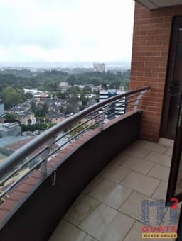 Apartamento de 136.85 m2 de construcción en Venta, Zona 10