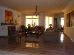Vendo Casa moderna amplio jardín en San Cristóbal Mixco