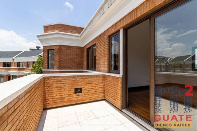 Casa de 529.5 m2 de construcción en Venta, Zona 10 — foto 3