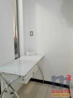 Oficina de 50 m2 de construcción en Renta, Zona 10