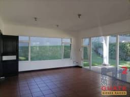 Casa de 400 m2 de construcción, en Renta Carretera a El Salvador