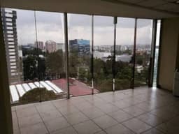 AMPLIA OFICINA EN RENTA Z.10 (ZONA VIVA)