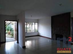 Casa de 300 m2 de construcción, en Renta Zona 13