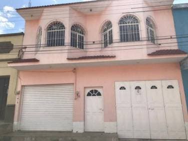 Amplia Casa de esquina en Venta en Chiquimula