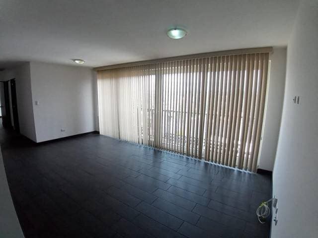 Apartamento en Alquiler Edificio Treo Zona 4 de Mixco Renta — foto 3