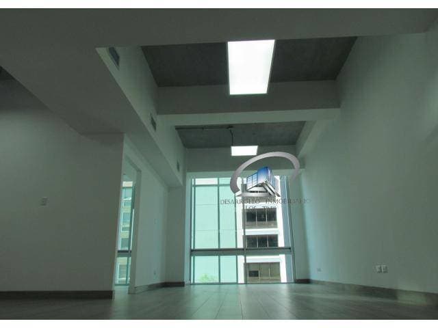 OFICINA EN ALQUILER EDIFICIO INSIGNE ZONA 15. — foto 2