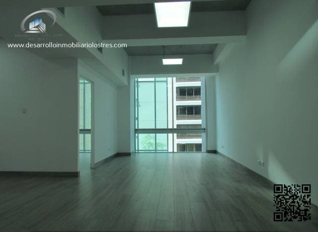 OFICINA EN ALQUILER EDIFICIO INSIGNE ZONA 15. — foto 5