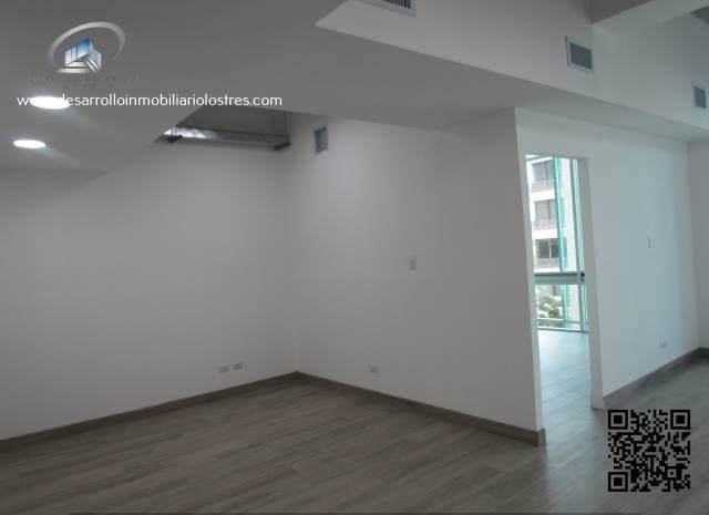 OFICINA EN ALQUILER EDIFICIO INSIGNE ZONA 15. — foto 6