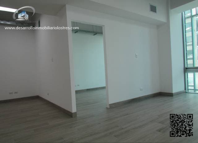 OFICINA EN ALQUILER EDIFICIO INSIGNE ZONA 15. — foto 7