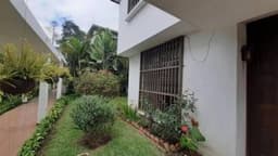 Casa en Venta Zona 10 Guatemala, adentro de condominio