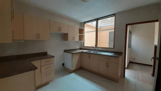 Casa en Venta Zona 10 Guatemala, adentro de condominio — foto 3