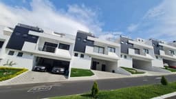 AMPLIA CASA EN VENTA CERCA DE SANKRIS MALL ZONA 8 MIXCO