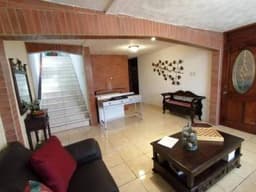 Hermosa Casa de 3 niveles en Venta en Villa Nueva