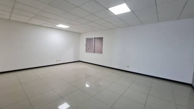 Ofibodega en Renta La Modena Zona 18 — foto 2