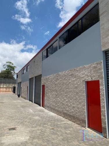 Ofibodega en renta en zona 14 — foto 1