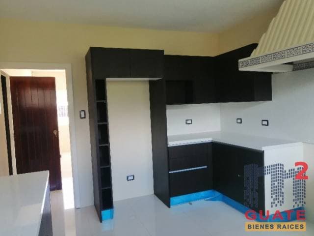 Casa de 400 m2 de construcción, en Renta, Zona 10 — foto 9