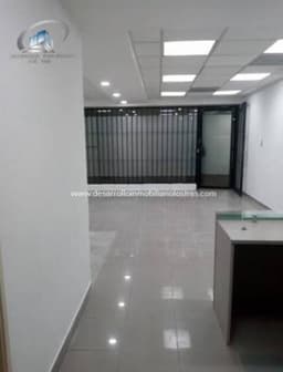 EN RENTA  OFICINA  EDIFICIO EN ZONA 14, SOBRE AVENIDA LAS AMERICAS.
