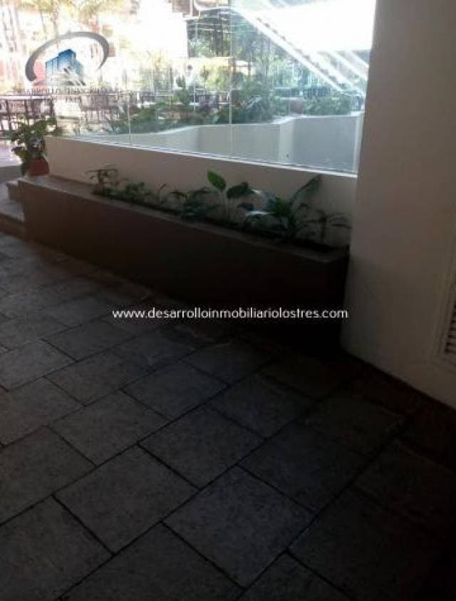 EN RENTA  OFICINA  EDIFICIO EN ZONA 14, SOBRE AVENIDA LAS AMERICAS. — foto 5