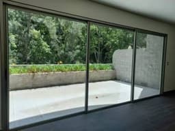 Alquilo Apartamento Tipo Estudio con Terraza en Zona 10