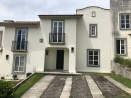 Vende Casa en Condominio Villa Capri en Villa Canales.