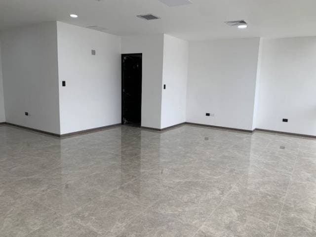 Alquilo clínica en edificio de zona 10 — foto 2