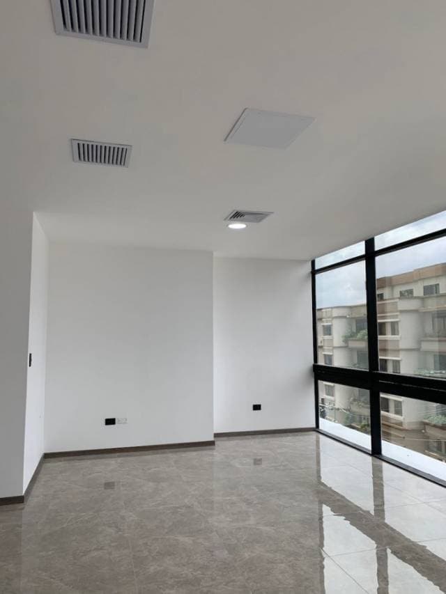 Alquilo clínica en edificio de zona 10 — foto 4