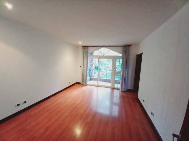 APARTAMENTO EN RENTA EN ZONA 16 — foto 3