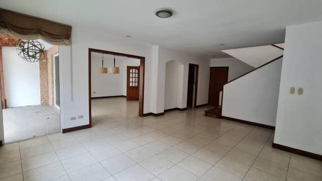 CASA EN VENTA EN ZONA 14 — foto 2