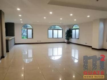 Apartamento de 217 m2 de construcción en Renta, Zona 10 — foto 1