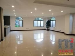 Apartamento de 217 m2 de construcción en Renta, Zona 10