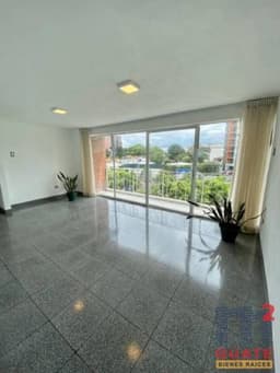 Apartamento de 70 m2 de construcción en Renta, Zona 10