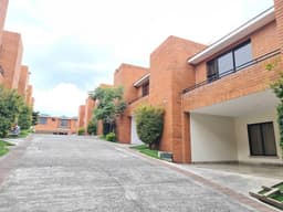 Casa en Venta en Condominio cercano a Sankris Mall
