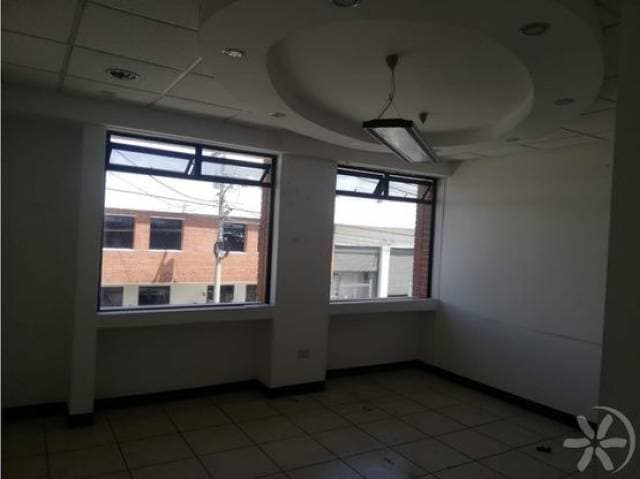 Alquilo Bodega en Zona 10 — foto 2
