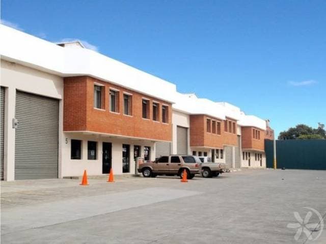 Alquilo Bodega en Zona 10 — foto 6